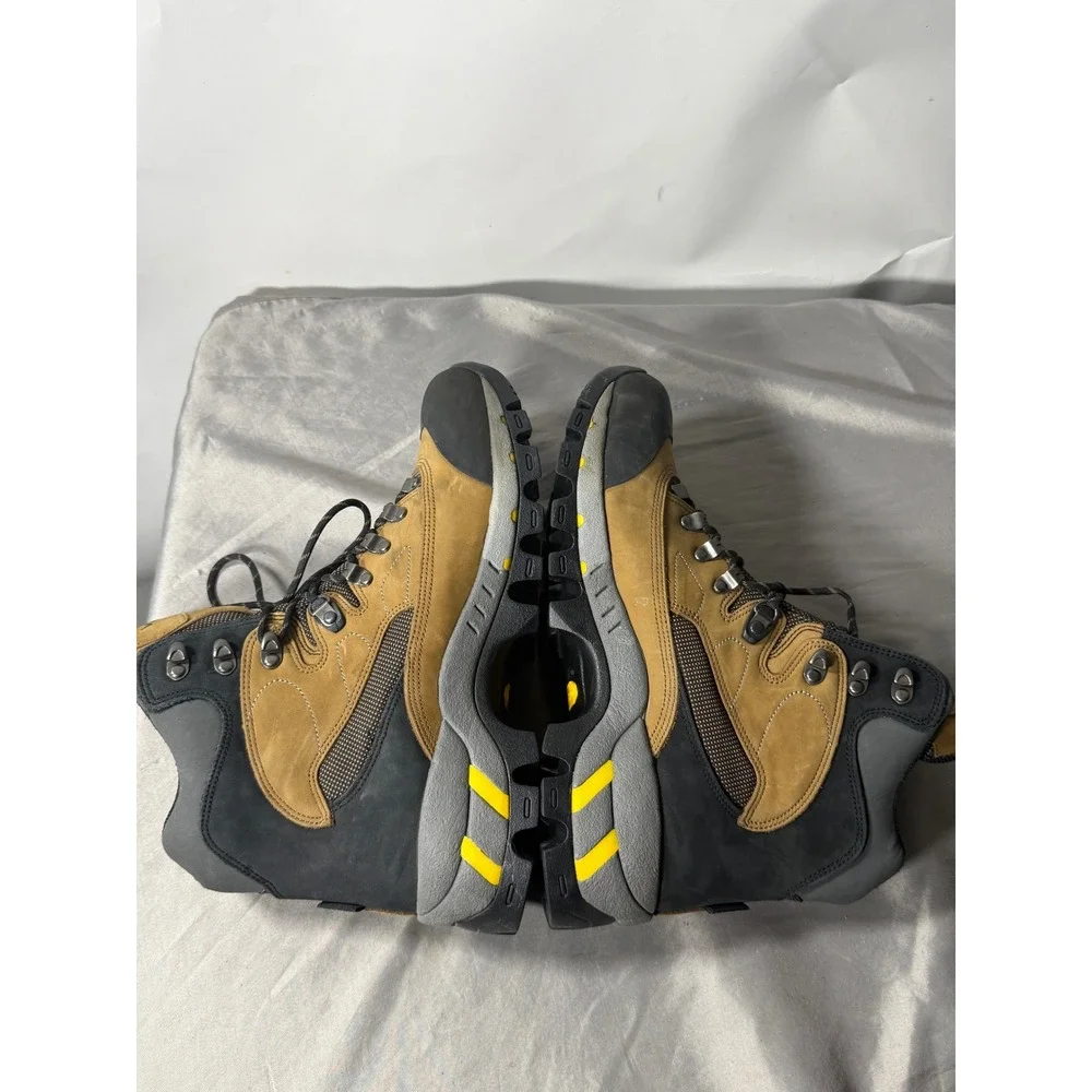 Vasque Gore-Tex Hiking Boots Mens 11 Tan Brown Vibram Sole Waterproof Mid Top